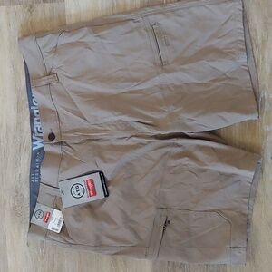 NWT Wrangler ATG All Terrain Gear Performance Utility Cargo Shorts Brown Size 42